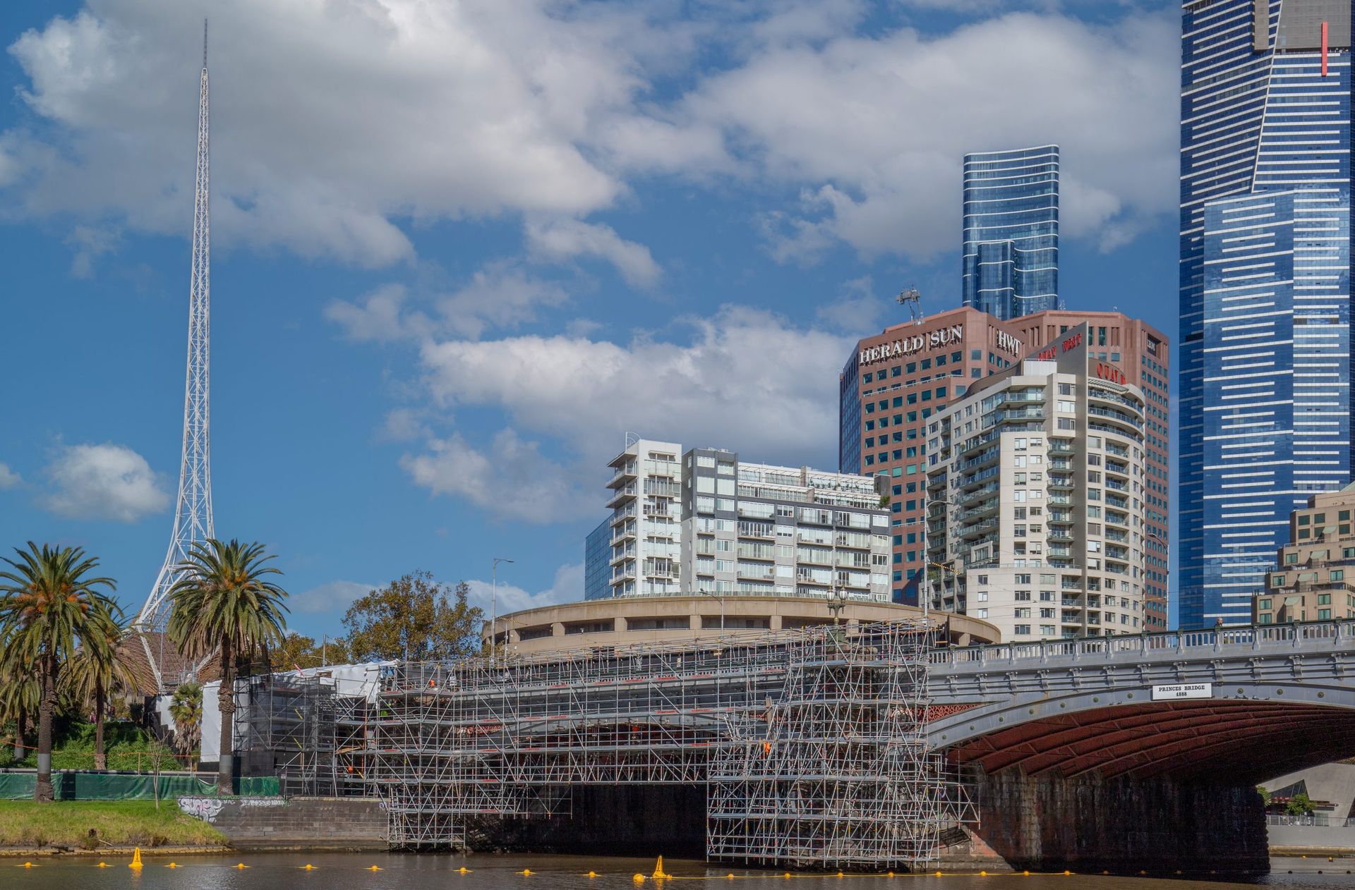 Access structures surrounding Princes Bridge during restoration works